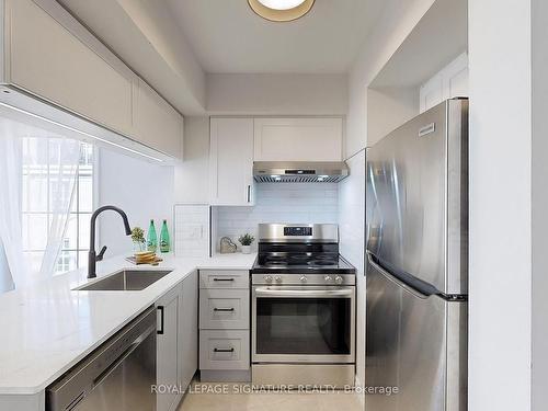 759-5 Everson Dr, Toronto, ON - Indoor Photo Showing Kitchen With Upgraded Kitchen