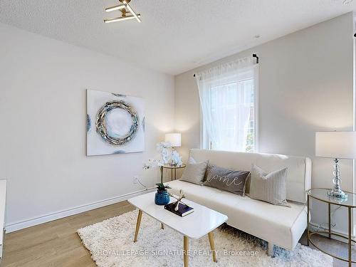 759-5 Everson Dr, Toronto, ON - Indoor Photo Showing Living Room