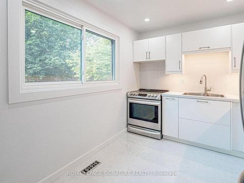 92-82 Song Meadoway, Toronto, ON - Indoor Photo Showing Kitchen With Double Sink