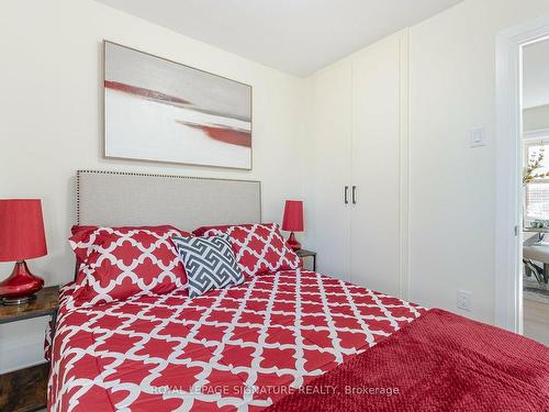 139 Gladstone Ave, Oshawa, ON - Indoor Photo Showing Bedroom