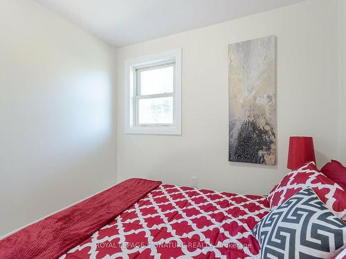 139 Gladstone Ave, Oshawa, ON - Indoor Photo Showing Bedroom