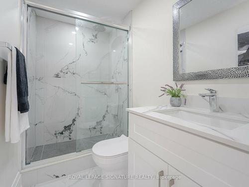 139 Gladstone Ave, Oshawa, ON - Indoor Photo Showing Bathroom