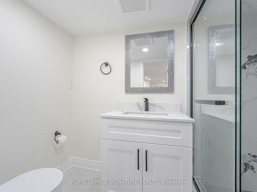 139 Gladstone Ave, Oshawa, ON - Indoor Photo Showing Bathroom