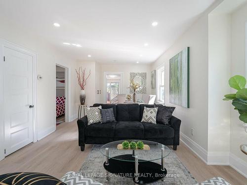 139 Gladstone Ave, Oshawa, ON - Indoor Photo Showing Living Room