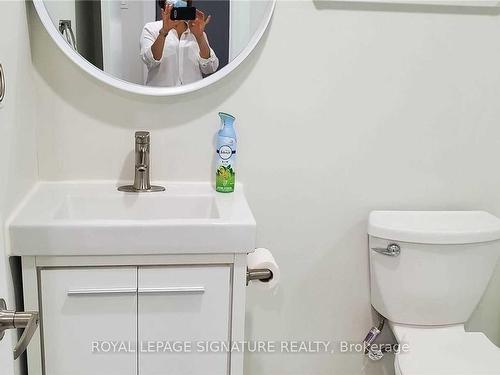 Lower-134 Willow Lane, Newmarket, ON - Indoor Photo Showing Bathroom