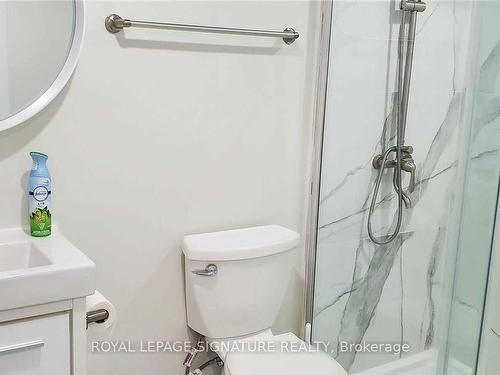 Lower-134 Willow Lane, Newmarket, ON - Indoor Photo Showing Bathroom