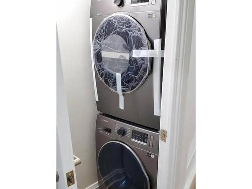 Lower-134 Willow Lane, Newmarket, ON - Indoor Photo Showing Laundry Room