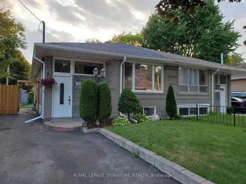 Lower-134 Willow Lane, Newmarket, ON - Outdoor With Facade