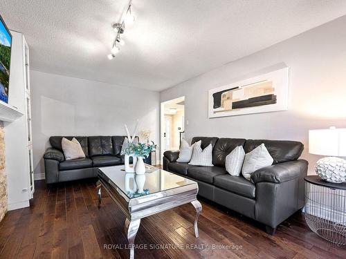 3 Borodino Crt, Hamilton, ON - Indoor Photo Showing Living Room