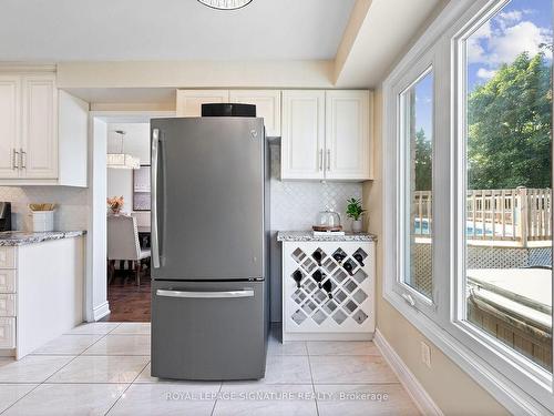 3 Borodino Crt, Hamilton, ON - Indoor Photo Showing Kitchen