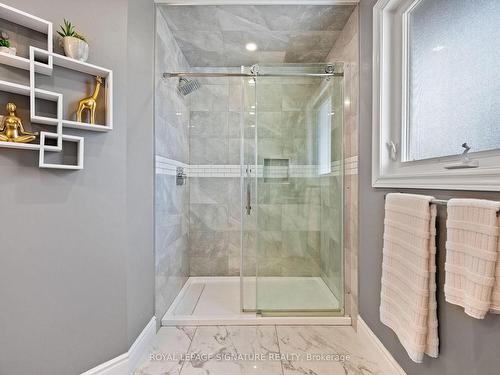 3 Borodino Crt, Hamilton, ON - Indoor Photo Showing Bathroom