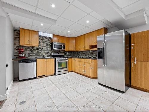 3 Borodino Crt, Hamilton, ON - Indoor Photo Showing Kitchen With Stainless Steel Kitchen