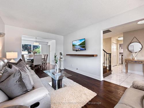 3 Borodino Crt, Hamilton, ON - Indoor Photo Showing Living Room