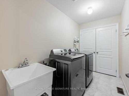 46 Hugill Way, Hamilton, ON - Indoor Photo Showing Laundry Room