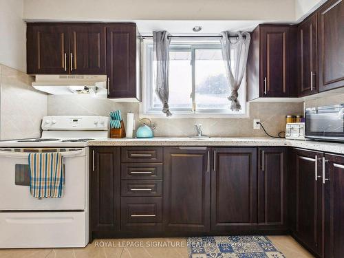 225B Cedarbrae Ave, Waterloo, ON - Indoor Photo Showing Kitchen