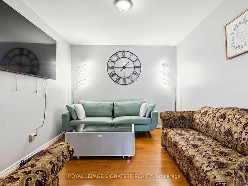 225B Cedarbrae Ave, Waterloo, ON - Indoor Photo Showing Living Room