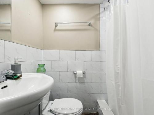 225B Cedarbrae Ave, Waterloo, ON - Indoor Photo Showing Bathroom