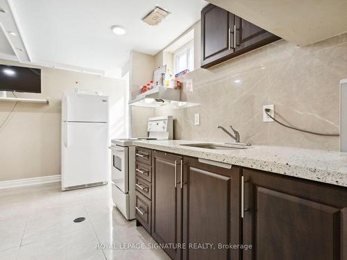 225B Cedarbrae Ave, Waterloo, ON - Indoor Photo Showing Kitchen