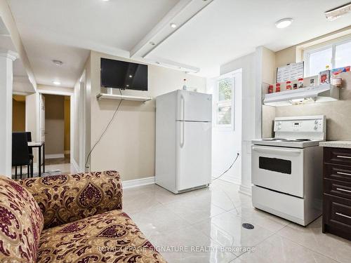 225B Cedarbrae Ave, Waterloo, ON - Indoor Photo Showing Kitchen