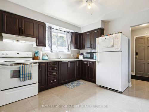 225B Cedarbrae Ave, Waterloo, ON - Indoor Photo Showing Kitchen