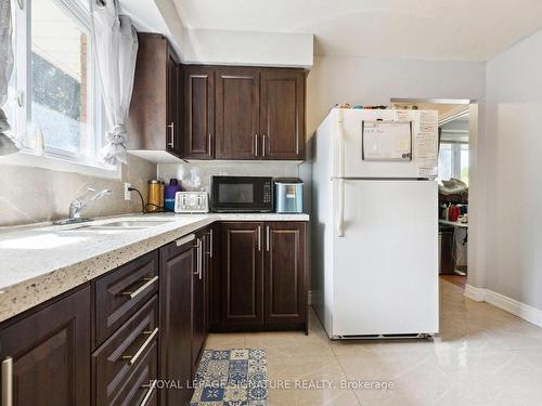 225B Cedarbrae Ave, Waterloo, ON - Indoor Photo Showing Kitchen