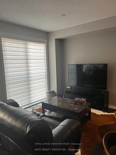 64-165 Hamsphire Way, Milton, ON - Indoor Photo Showing Living Room