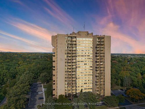 2210-1359 White Oaks Blvd, Oakville, ON - Outdoor