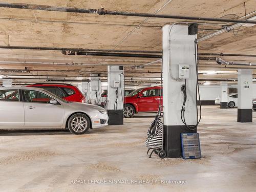 2210-1359 White Oaks Blvd, Oakville, ON - Indoor Photo Showing Garage