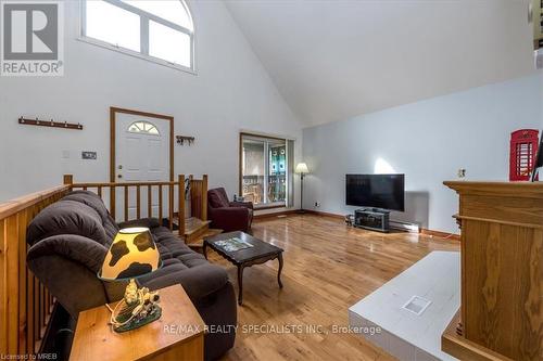 4264 Lakeview Drive, Ramara, ON - Indoor Photo Showing Living Room