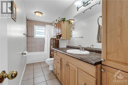 127 Peter Street, Perth, ON - Indoor Photo Showing Bathroom