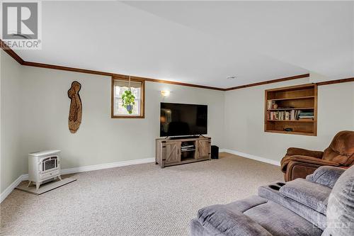 127 Peter Street, Perth, ON - Indoor Photo Showing Living Room