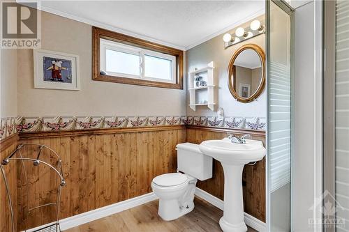 127 Peter Street, Perth, ON - Indoor Photo Showing Bathroom