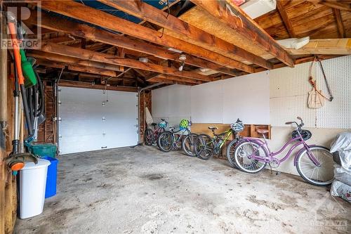 127 Peter Street, Perth, ON - Indoor Photo Showing Garage