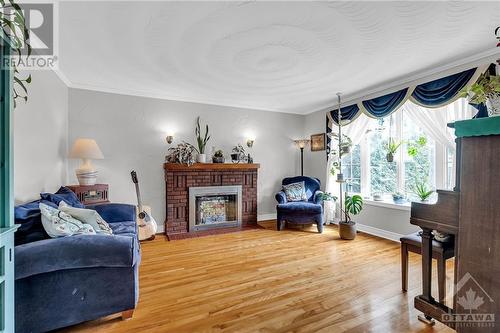 127 Peter Street, Perth, ON - Indoor Photo Showing Living Room With Fireplace