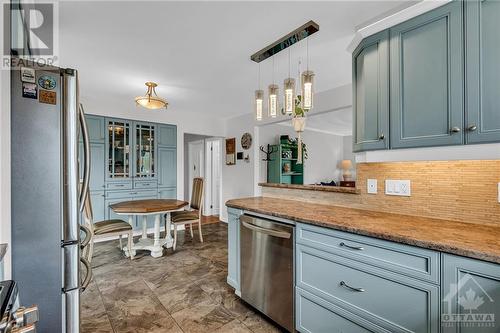 127 Peter Street, Perth, ON - Indoor Photo Showing Kitchen