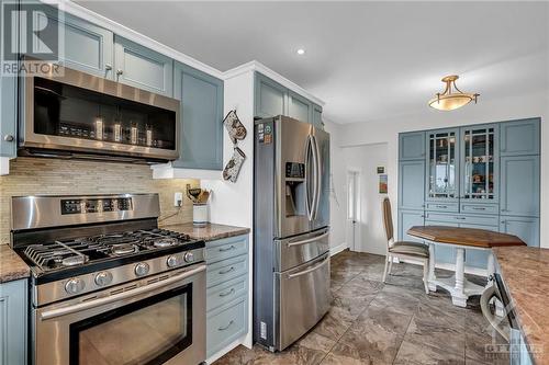 127 Peter Street, Perth, ON - Indoor Photo Showing Kitchen With Stainless Steel Kitchen With Upgraded Kitchen