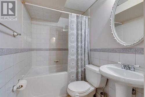 12112 Canfield Road Sw, Calgary, AB - Indoor Photo Showing Bathroom