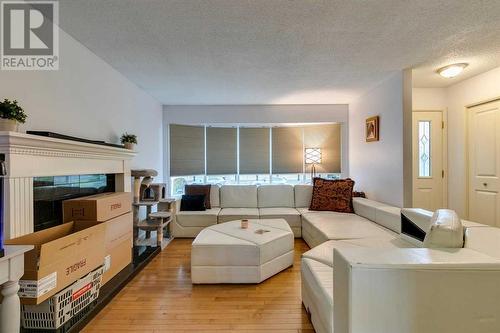 12112 Canfield Road Sw, Calgary, AB - Indoor Photo Showing Living Room