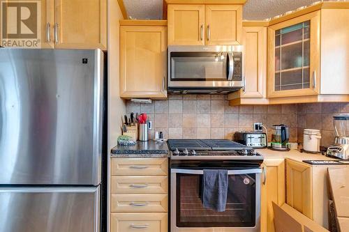 12112 Canfield Road Sw, Calgary, AB - Indoor Photo Showing Kitchen