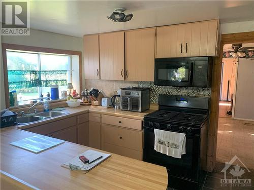 6181 6Th Concession Road, Brockville, ON - Indoor Photo Showing Kitchen With Double Sink