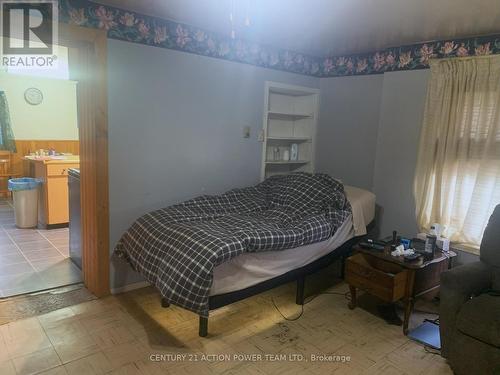 6181 6Th Concession Road, Augusta, ON - Indoor Photo Showing Bedroom