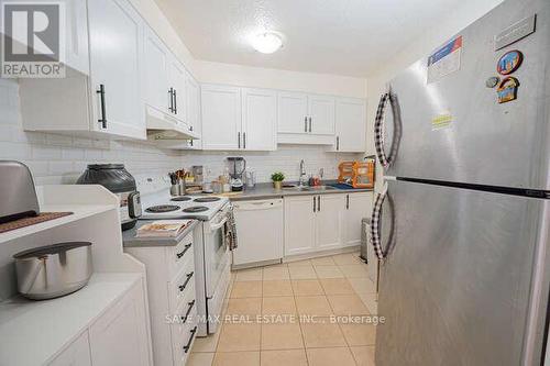 1205 - 20 Mississauga Valley Boulevard, Mississauga, ON - Indoor Photo Showing Kitchen