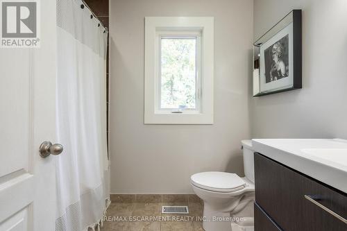 534 Evans Road, Hamilton, ON - Indoor Photo Showing Bathroom