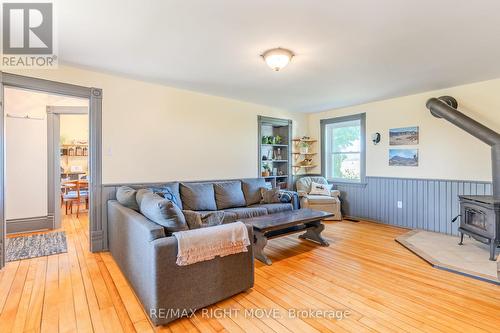 3477 Kirkfield Road, Kawartha Lakes, ON - Indoor Photo Showing Living Room