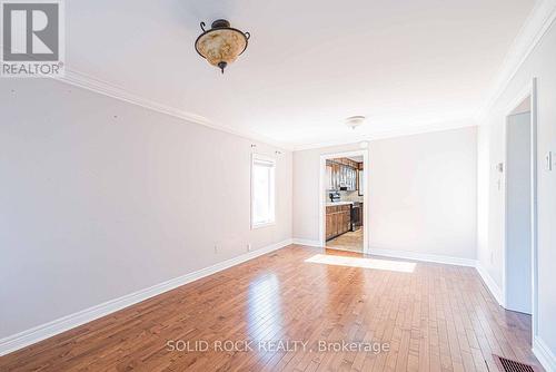 205 Ivon Avenue, Hamilton, ON - Indoor Photo Showing Other Room