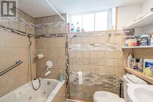 205 Ivon Avenue, Hamilton, ON - Indoor Photo Showing Bathroom