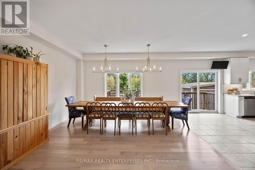 8 Thornbury Court, Hamilton, ON - Indoor Photo Showing Dining Room