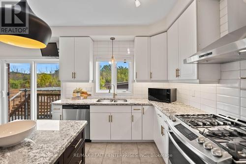 8 Thornbury Court, Hamilton, ON - Indoor Photo Showing Kitchen With Double Sink With Upgraded Kitchen