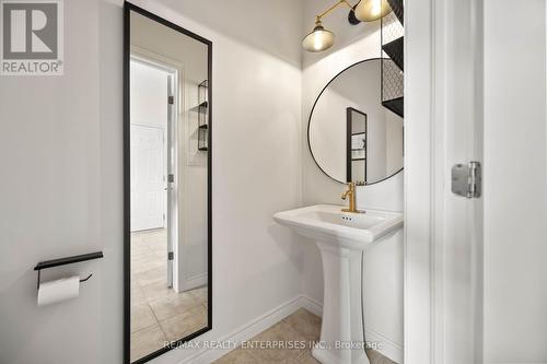 8 Thornbury Court, Hamilton, ON - Indoor Photo Showing Bathroom