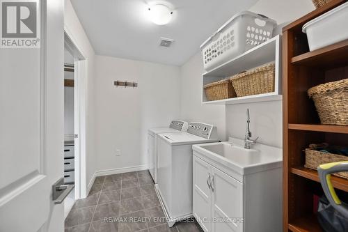 8 Thornbury Court, Hamilton, ON - Indoor Photo Showing Laundry Room